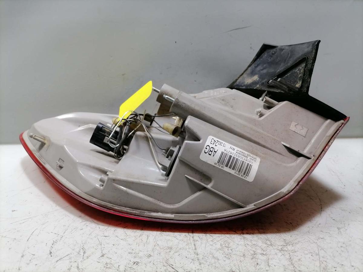 Opel Astra J original R&uuml;cklicht R&uuml;ckleuchte Schlussleuchte rechts au&szlig;en Kombi Bj.2013